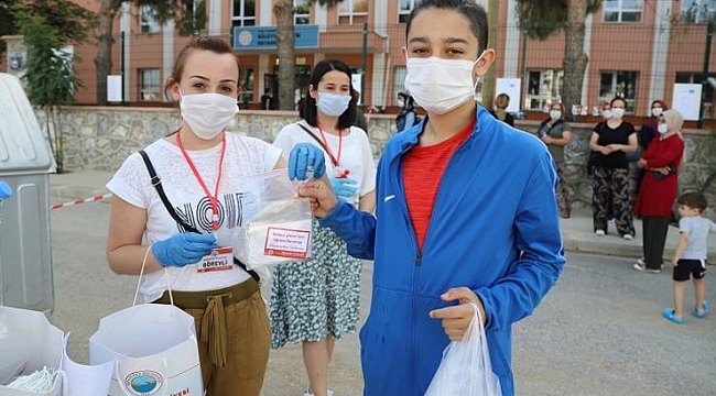 Menderes’te Sınav Günü Öğrenciler Unutulmadı