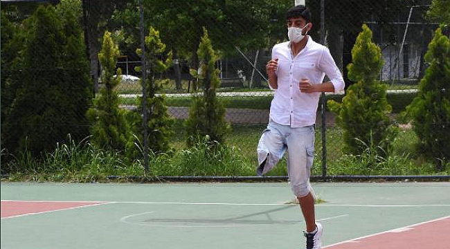 Proteziyle hayallerine koşmak istiyor