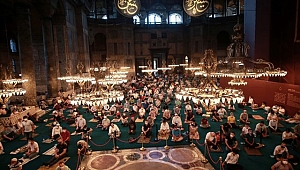 Ayasofya Camii'nde 86 yıl sonra ilk bayram namazı kılındı