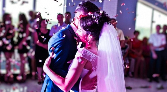 Bilim Kurulu Üyesi Tezer'den kritik 'düğün' uyarısı: 60 yaş üstü gitmemeli!