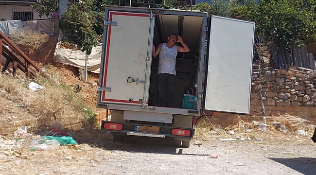 Kamyonet kasasında kurban kesimi!