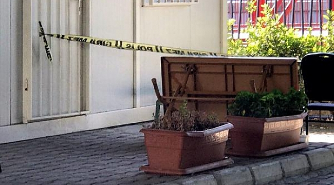 Metro üst geçidinin altında erkek cesedi bulundu