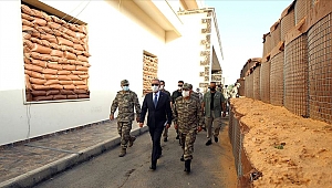 Milli Savunma Bakanı Akar Libya'da Mehmetçik'le bir araya geldi