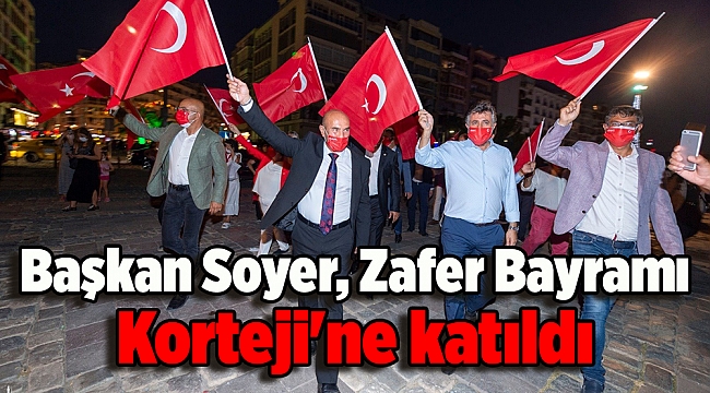 Başkan Soyer, Zafer Bayramı Korteji'ne katıldı