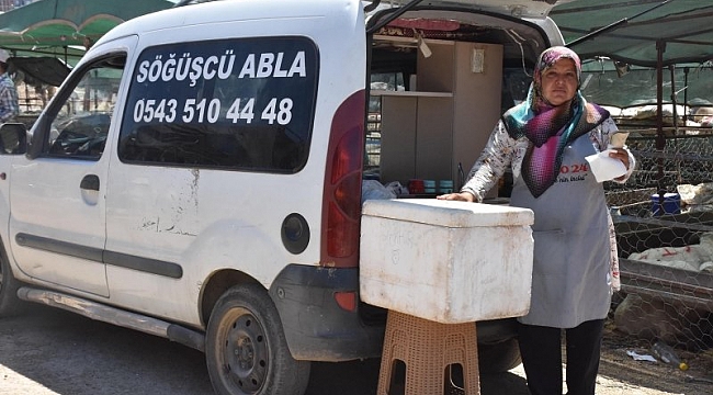 Esnafın 'söğüşçü ablası', 5 kişilik ailesinin geçimini tek başına sağlıyor