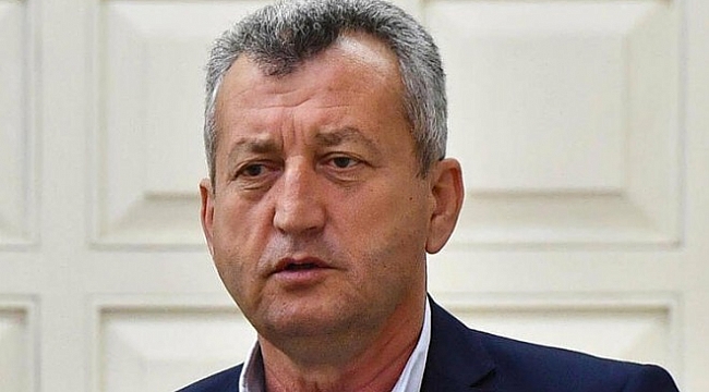 İzmir&#039;deki eski belediye başkanı silahlı saldırıya uğradı