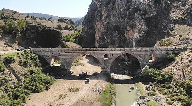 Kemerinde 'mescit' bulunan 7 asırlık köprü