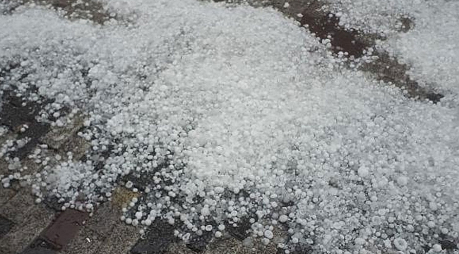 İstanbul&#039;da süper hücre oluştu dolu yağışı herkesi şoke etti... Tıkla İzle