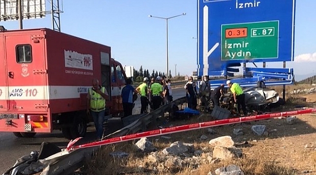 Kontrolden çıkan otomobil yön tabelasına çarptı: