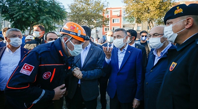 Cumhurbaşkanı Yardımcısı Oktay, İzmir'deki deprem bölgesinde incelemelerde bulundu 