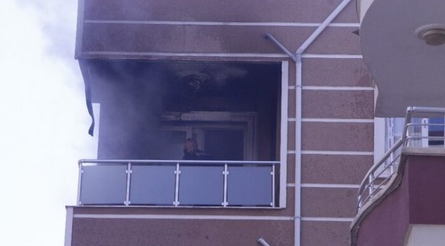 Dumanları gören polis yangını söndürdü