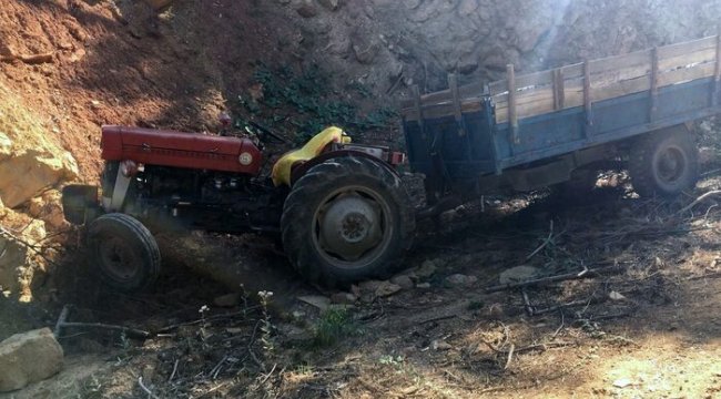 Eşinin gözü önünde traktörün altında kalan sürücü hayatını kaybetti