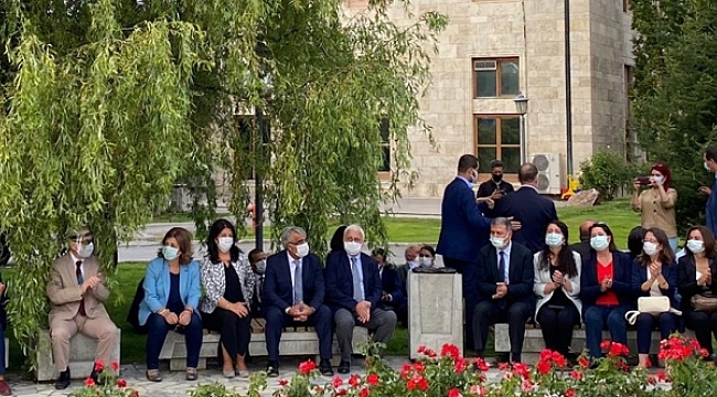 HDP'lilerden meclis bahçesinde oturma eylemi!