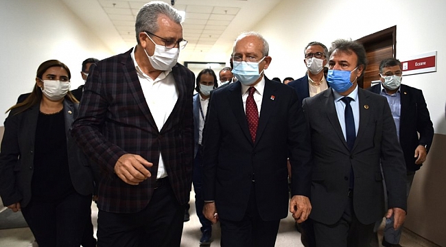 İduğ, Kılıçdaroğlu ile birlikte depremzedelerin yanında