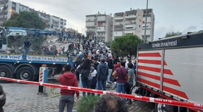 İzmir Büyükşehir Belediyesi afetzedelerin yanında