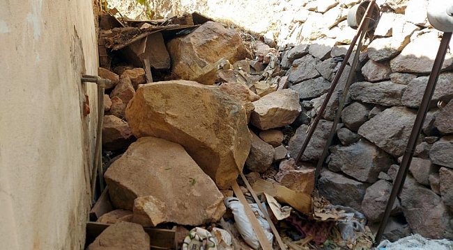 Kaya parçaları eve girdi!