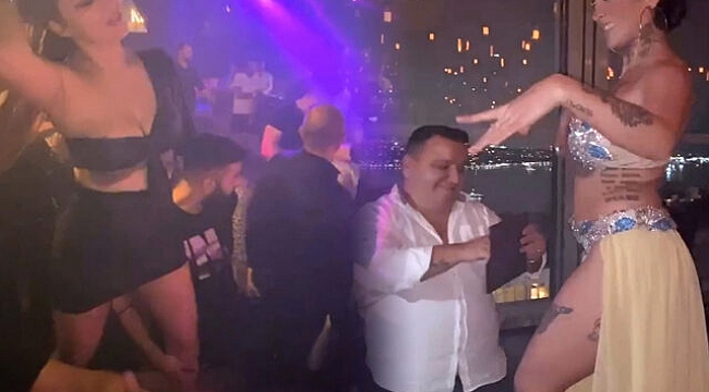 Koronavirüse aldırış etmediler! Dansözlü parti yaptılar...