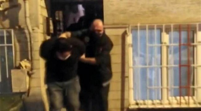 Mahalleli, uyuşturucu operasyonuna katılan polisleri alkışladı