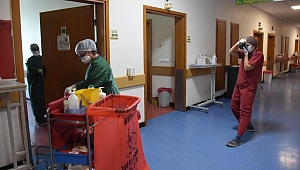Pandemi servisinde çalışan doktor, süreci kare kare fotoğrafladı