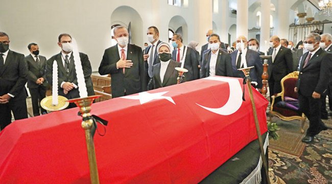 Türkiye Ermenileri tarihinde bir ilk: Devletin zirvesi Esayan’ın cenaze törenindeydi