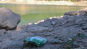 Antalya'da göletin suyu çekildi, çöpler ortaya çıktı