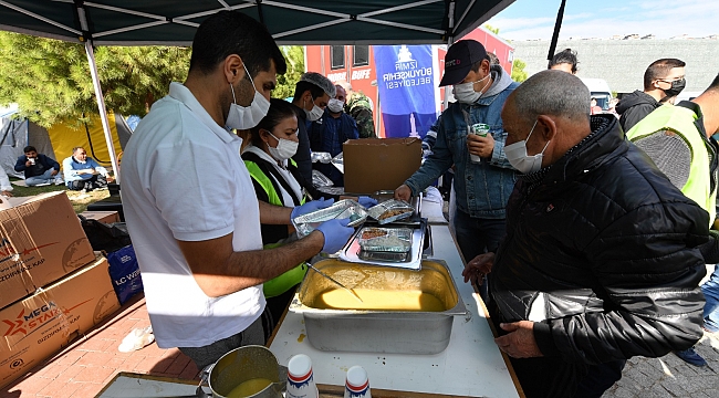 Büyükşehir’den depremzedelere 26 bin kişilik yemek