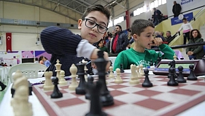Haydi çocuklar satranç turnuvasına