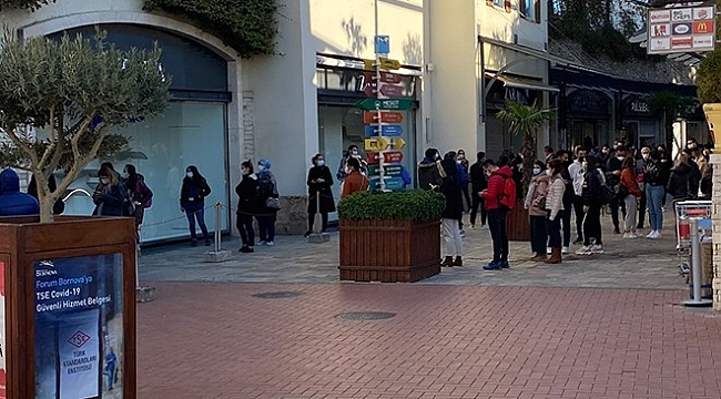 İzmir'de 'Kara Cuma' kuyruğu