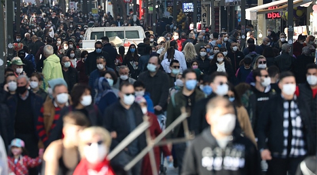 Karşıyaka'da iğne atsan yere düşmez!