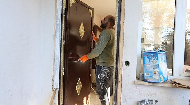 Sosyal konutlarda tadilat devam ediyor