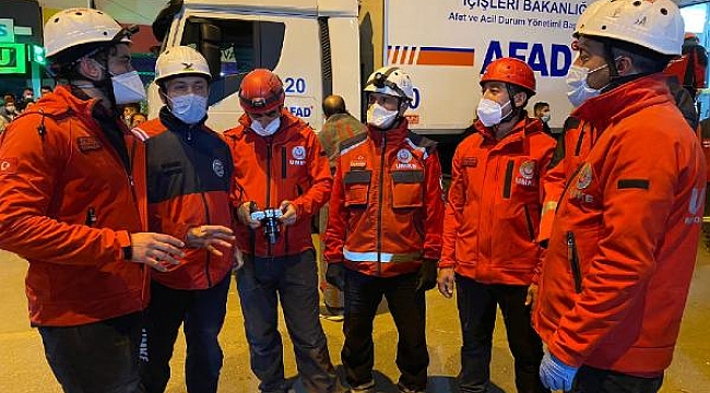 Yaşlı adamı enkazdan kurtaran ekip: 'Mutluluktan kendimizi kaybettik'