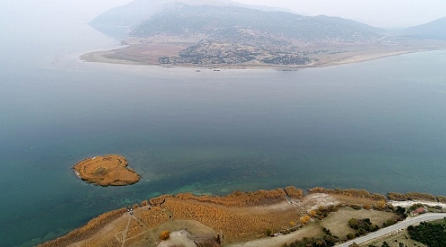 Eğirdir Gölü'nde büyük tehlike: İkiye bölünüyor