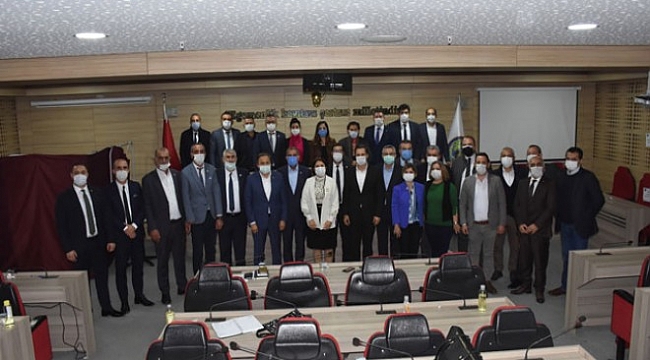 Menemende seçime girenler korona oldu