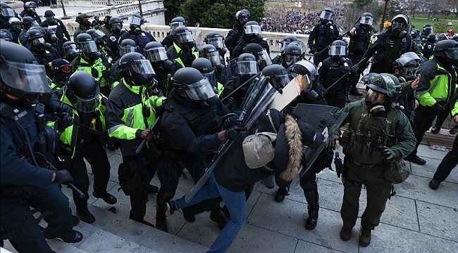 ABD'de kaos: Trump taraftarları kongre binasını bastı