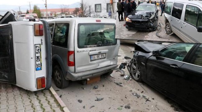 Ehliyetsiz sürücü park halindeki araçlara çarptı! Vali Yardımcısı: Kaza yapan oğlum