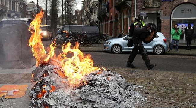 Hollanda’da futbol takımı taraftarları sokağa indi!