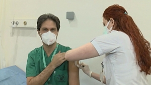 İlk aşılar sağlık çalışanlarına yapılıyor