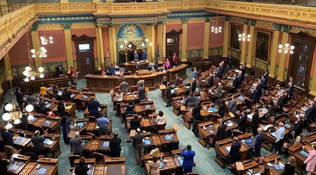 Trump'ı azil maddesi kabul edildi