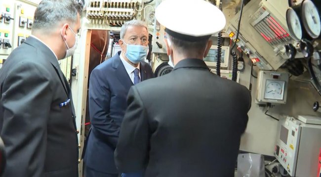 Bakan Akar&#039;dan TCG Gür denizaltısına ziyaret