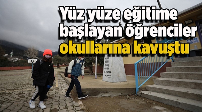 Yüz yüze eğitime başlayan öğrenciler okullarına kavuştu
