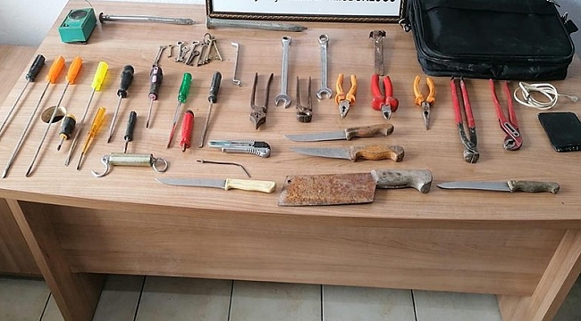 Bir hırsızın el çantasından çıkanlar...