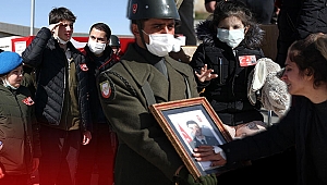 Bitlis'te helikopter kazasında şehit olan 11 asker için tören... Gözyaşları sel oldu