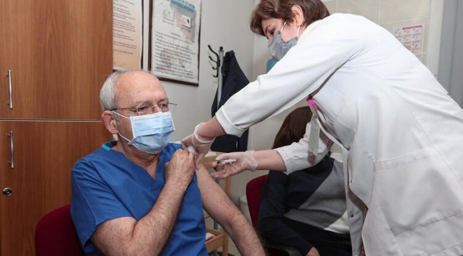 CHP Genel Başkanı Kılıçdaroğlu ikinci doz koronavirüs aşısını oldu
