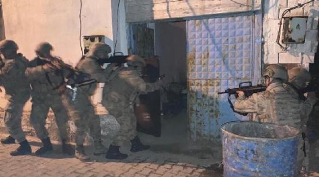 Firarinin kaldığı adreste silah ve mühimmat ele geçirildi