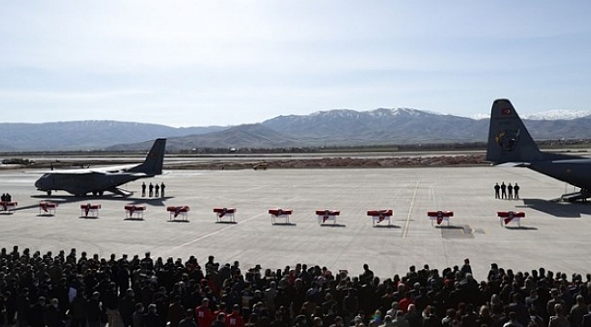 Helikopter düşmesi sonucu şehit olan 11 askere veda