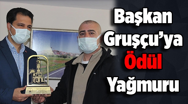 Başkan Gruşçu'ya Ödül Yağmuru