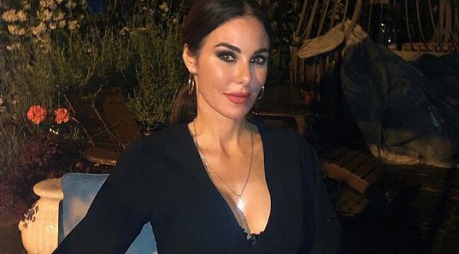 Defne Samyeli New York caddelerinde poz verdi!