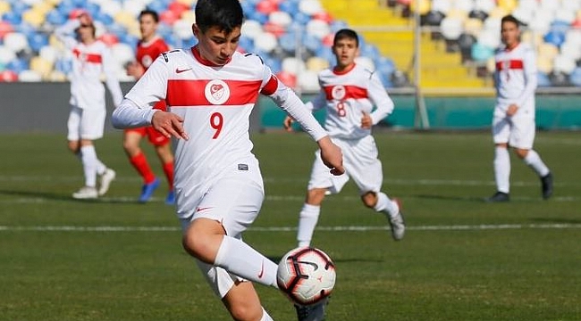 Fethi Sekin'in oğlu Burak Tolunay U16 Milli Takım kampında