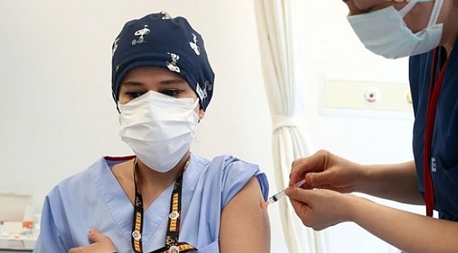 Hemşirelerin Pfizer-BioNTech aşısı satrancı