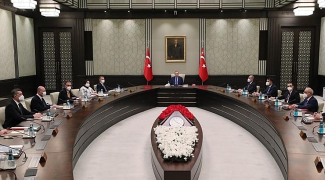 Kabinede sürpriz değişiklikler: İşte giden ve yeni gelen bakanlar!
